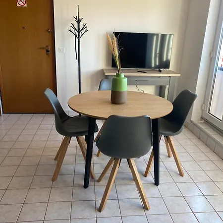 Apartment Direkt Am Mit Klima Und Neuem Badezimmer Haustiere Sind Willkommen Privlaka (Zadar)