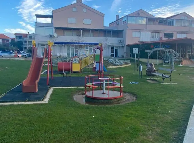 Direkt Am Mit Klima Und Neuem Badezimmer Haustiere Sind Willkommen Privlaka (Zadar)