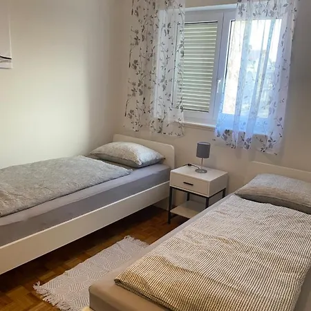 Apartment Privlaka Direkt Am Mit Klima Und Neuem Badezimmer Haustiere Sind Willkommen *