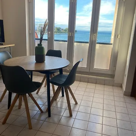 Apartment Privlaka Direkt Am Mit Klima Und Neuem Badezimmer Haustiere Sind Willkommen