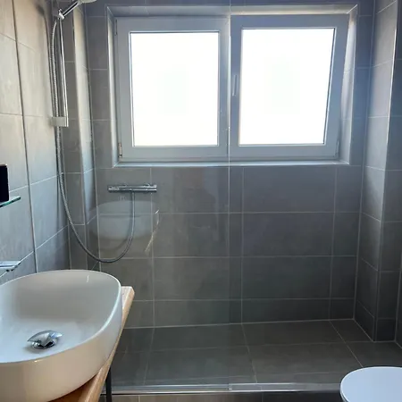 Direkt Am Mit Klima Und Neuem Badezimmer Haustiere Sind Willkommen Apartment