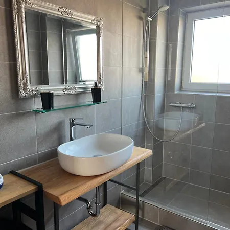 Direkt Am Mit Klima Und Neuem Badezimmer Haustiere Sind Willkommen Privlaka (Zadar)