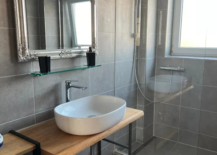 Direkt Am Mit Klima Und Neuem Badezimmer Haustiere Sind Willkommen Privlaka (Zadar)